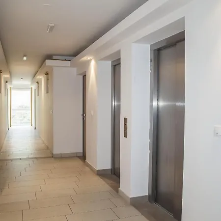 Apartman Lovor Apartment *